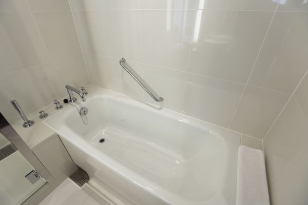 Cost of Bathtub Repair in Zephyrhills